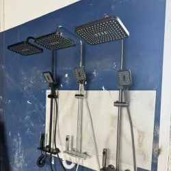 Ducha con Pantalla de Temperatura