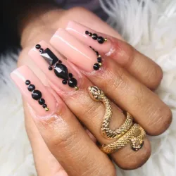 Uñas acrílicas largas
