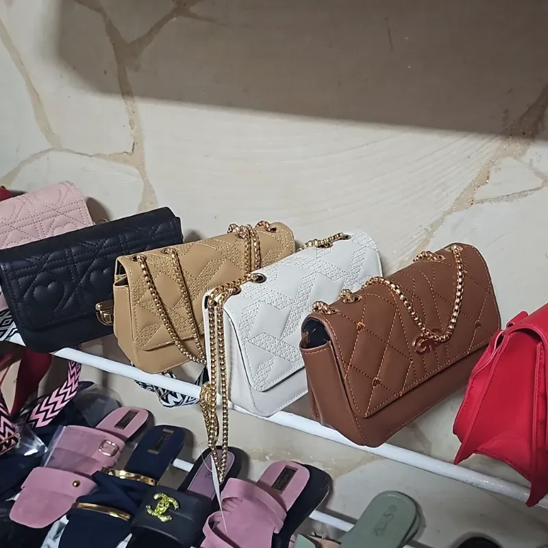 Carteras con cadena