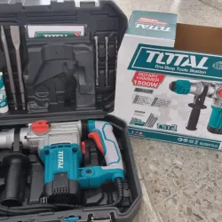 Marca Total Vendo chijama de 1500 w Nuevo de paquete en su maleta, marca Total con 3 barrenas de tungsteno, 1 punta y 1 paleta de  demolición,su grasa y adaptador sds plus para barrenas lisas Funciona como taladro, taladro percutor y chipijama  