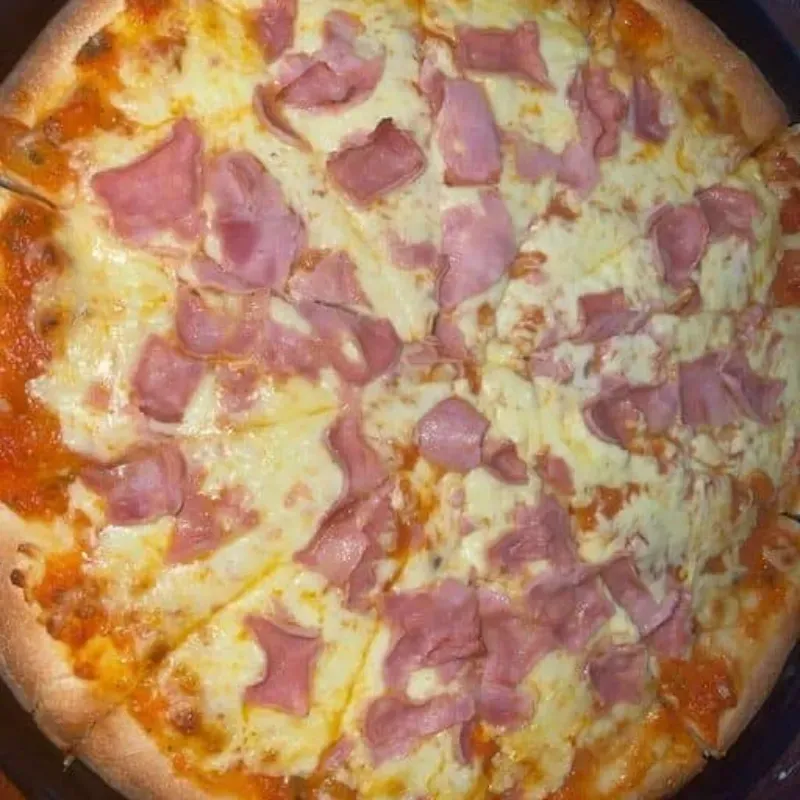 Pizza con Jamón y Queso