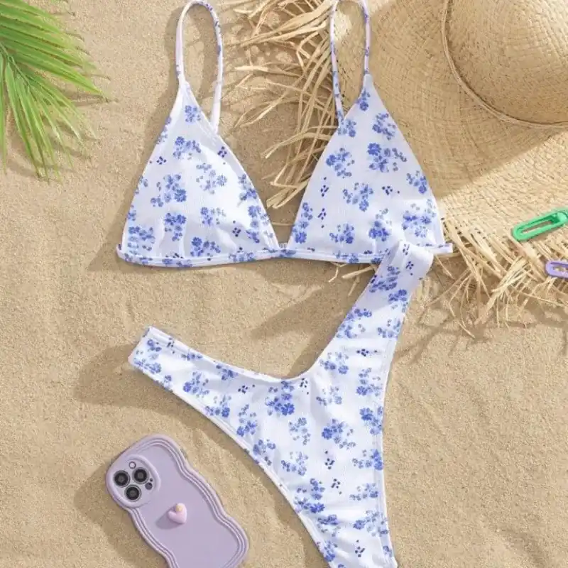 Bikini blanco y azul