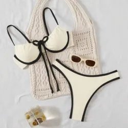 Bikini con bordes negros