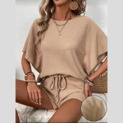 Conjunto de pullover y short beige