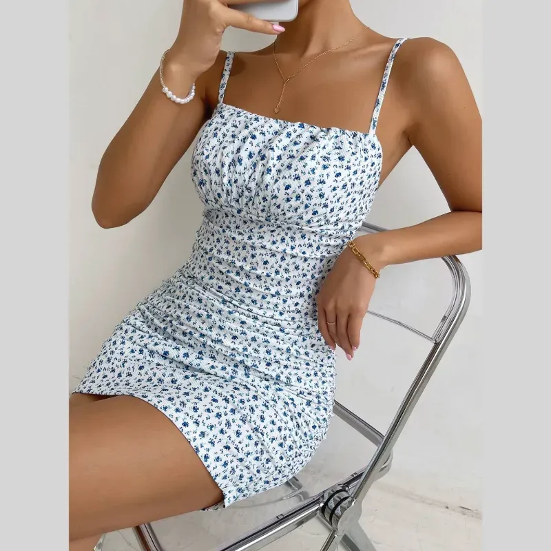 Vestido corto ajustado