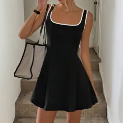 Vestido negro con bordes blancos