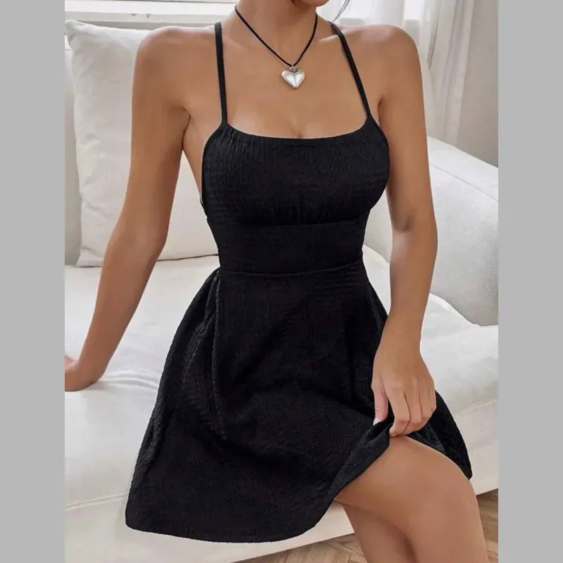 Vestido negro de tirantes