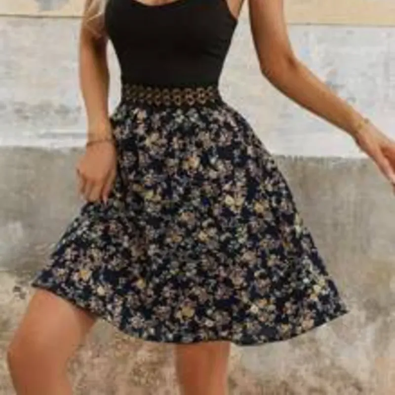 0053 SHEIN LUNE Vestido con estampado floral diminuto, empalmes y tirantes para mujeres