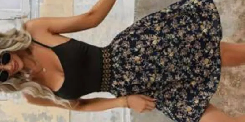 0053 SHEIN LUNE Vestido con estampado floral diminuto, empalmes y tirantes para mujeres