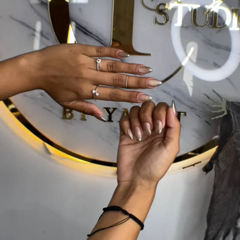 Uñas acrílicas con extensión 