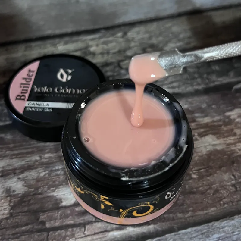 Builder gel Yele Gómez 