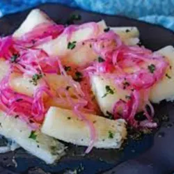Yuca con mojo 