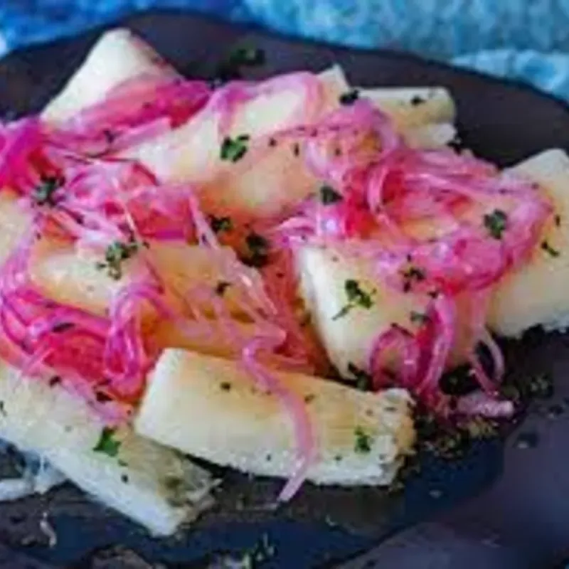 Yuca con mojo 