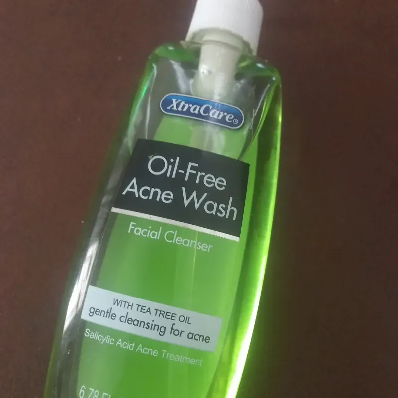 Limpiador facial Xtracare con té verde y ácido salicílico antiacné