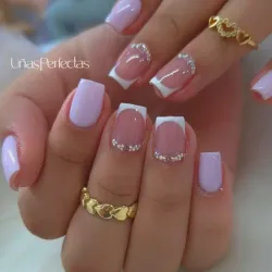 Uñas acrílicas y  base rubber