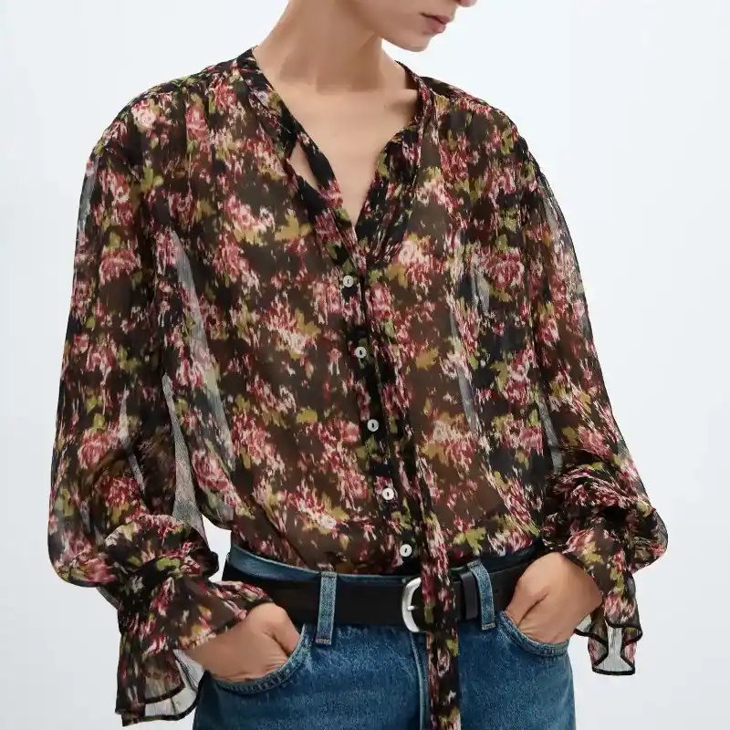 Blusa floral semitransparente