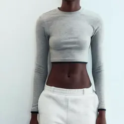 CAMISETA CORTA EFECTO DOBLE