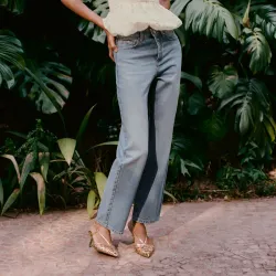 Jeans slim tiro medio