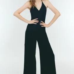 Mono con escote halter