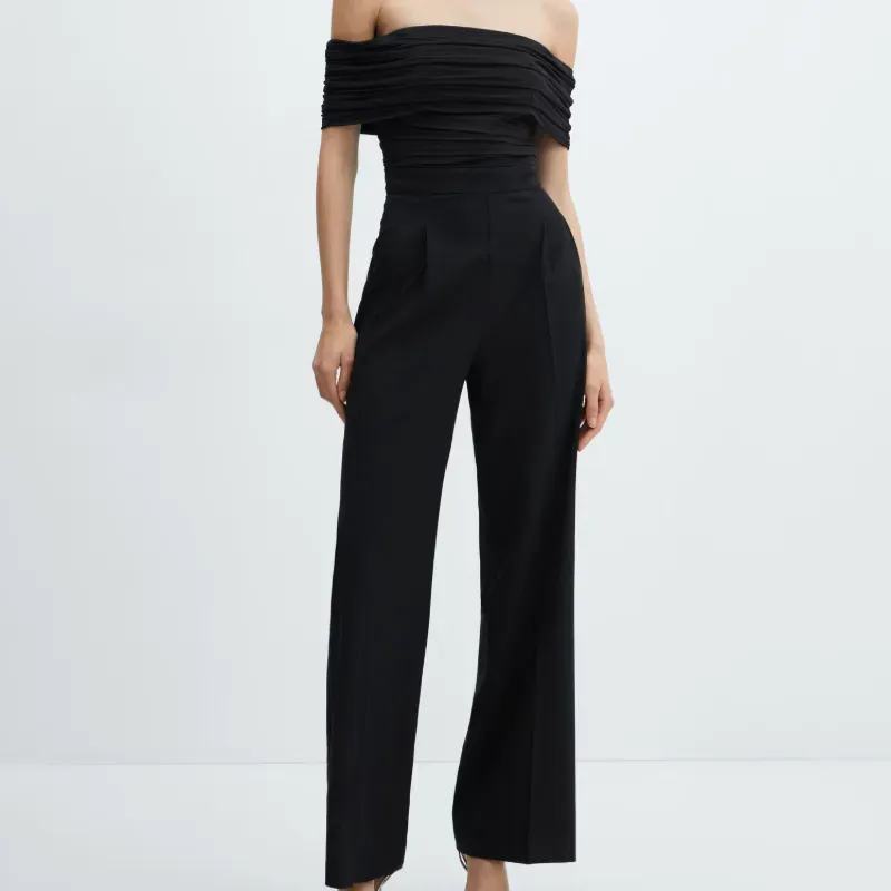 Mono hombros descubiertos