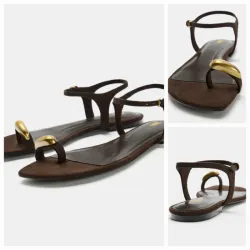 Sandalia detalle metalico