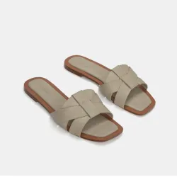 Sandalias planas cruzadas