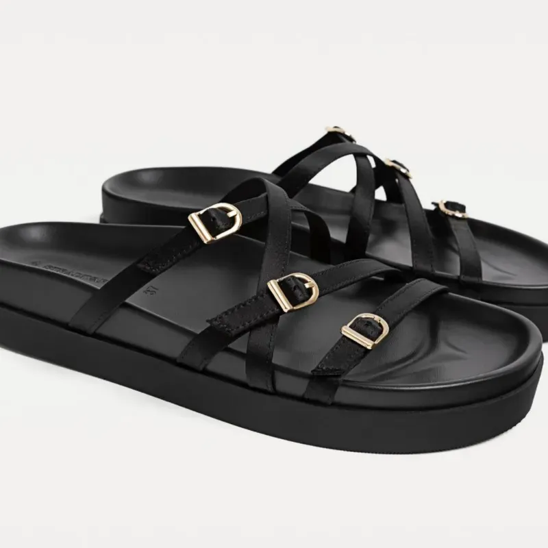 SANDALIAS PLANAS HEBILLAS