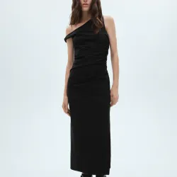 Vestido asimétrico detalles fruncidos