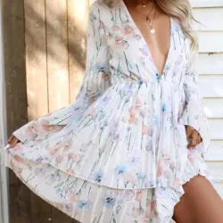 Vestido con estampado floral de cuello profundo de manga con volante