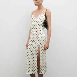 Vestido estampado satinado con abertura