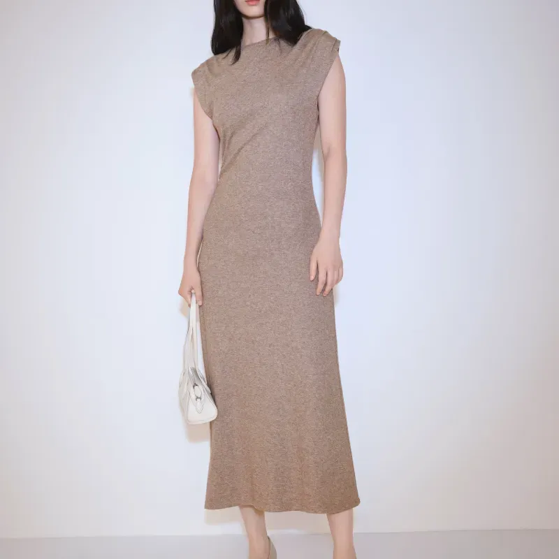 Vestido midi hombros estructurados