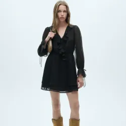 Vestido negro volantes