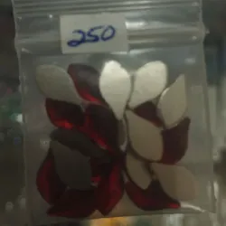 Paquete de piedras rojas