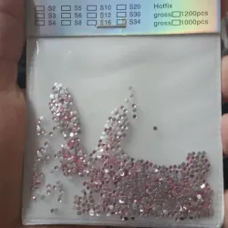 Paquete de piedras rosadas pequeñas