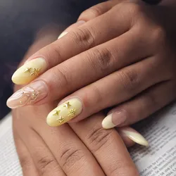 Acrílico en uñas medianas