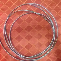 CINTA EMBELLECEDORA  COLOR PLATEADO CON PINTAS NEGRAS 