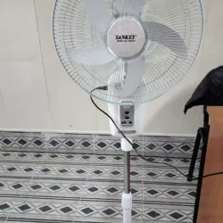 Ventilador de pedestal recargable marca Sankey