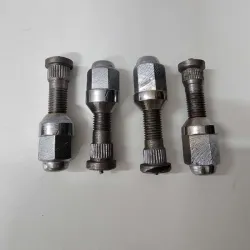 CLANES CON TUERCA LADA Y MOSKOVICH