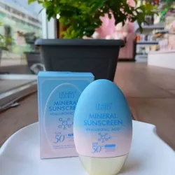 Protector solar mineral SPF 50+ enriquecido con ácido hialurónico Marca: Ushas Contiene: 65g.