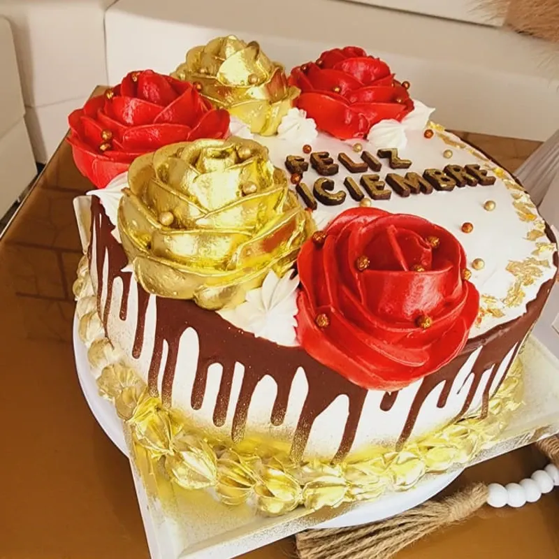 Cake con Rosas de Merengue
