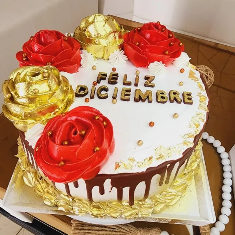 Cake con Rosas de Merengue