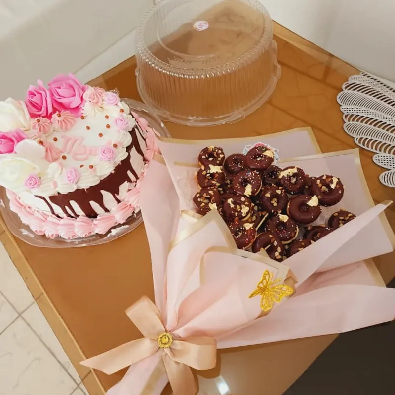 Cake + Ramo de Donas