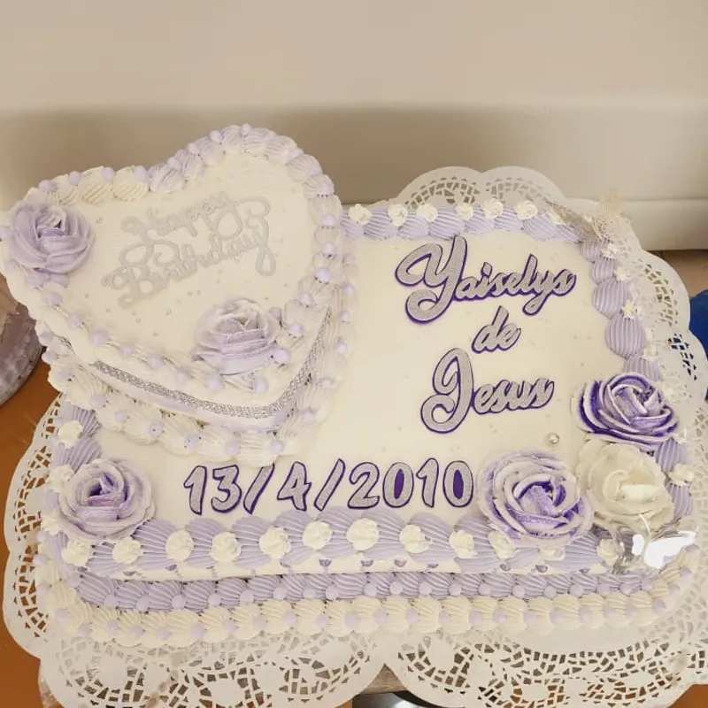 Cake Tamaño Bandeja + Cake de Corazón Arriba