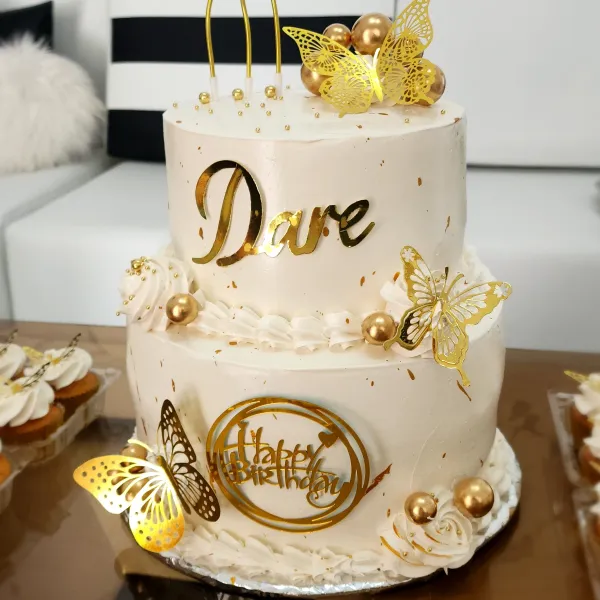 Yunis Cake
Creamos momentos dulces e inolvidables con cakes personalizados, mesas de dulces y bufet para todo tipo de eventos y celebraciones. Diseñamos cada detalle con amor, dedicación y creatividad, adaptándonos a tus gustos y necesidades para hacer de cada ocasión un recuerdo único.
